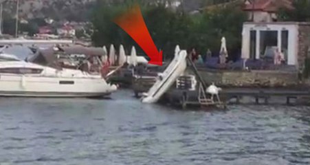 Lastik Botu Kullanan Kaptan Denize Düştü, Facianın Eşiğinden Dönüldü