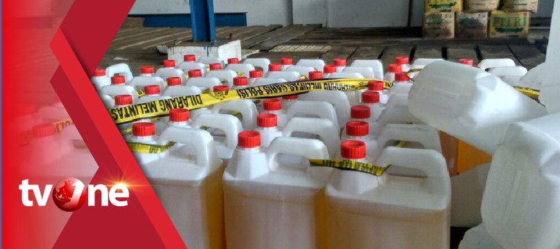 Petugas Gabungan Gerebek Gudang Pengoplos Minyak Goreng