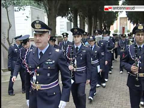 TG 02.11.10 Commemorazione dei defunti, monsignor Cacucci al cimitero di Bari