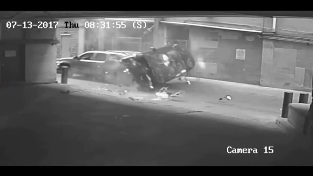 Cette voiture chute du 7eme étage d'un parking !! Catastrophe évitée de justesse !