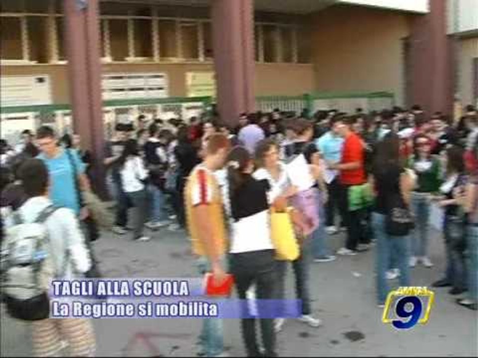 TAGLI ALLA SCUOLA. La Regione Puglia si mobilita