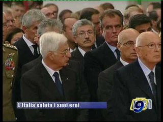 L'Italia saluta i suoi eroi