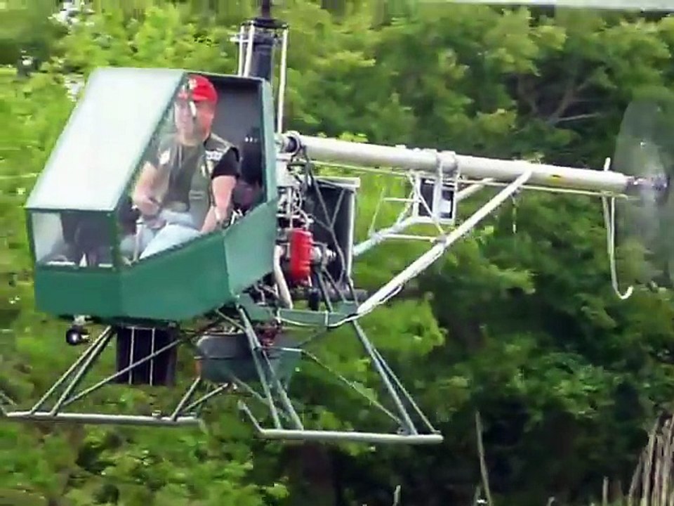 Cet homme construit son hélicoptère lui-même à la maison au Japon !