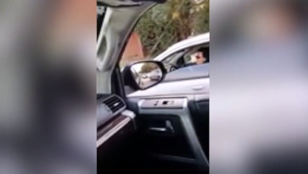 CONDUCTORA POSEÍDA TIENE INSULTOS PARA TODOS
