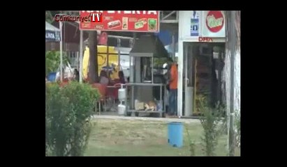 Dönerci 'pes' dedirtti: Önce kediyi sevdi sonra...