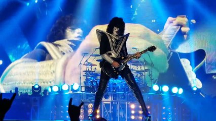 KISS Shock Me with guitar solo, Moline August 5th 2016 Tommy Thayer