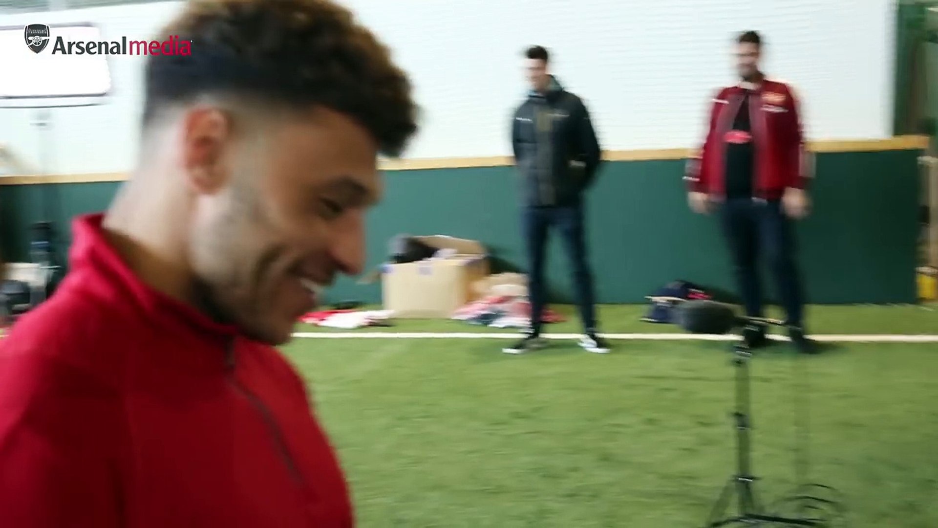 The Ox, Ramsey and Chambers attempt golf trick shots