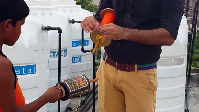 Delhi boys extreme kite flying .. how to fly kites