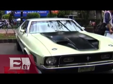 Desfile de autos antiguos en México / Excélsior en la media Alejando Ocaña
