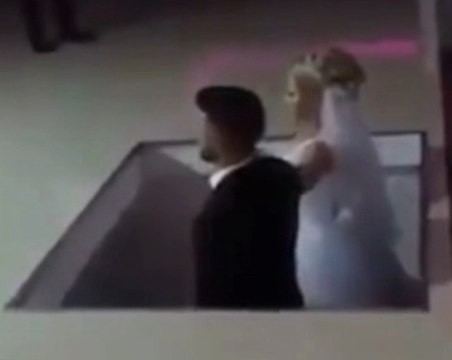 Gelin ve Damadın Sahneye Çıktığı Asansör Yere Çakıldı... O Anlar Kamerada