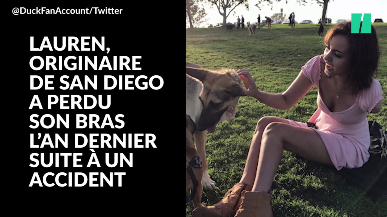 Cette jeune femme à qui il manque un bras nous montre comment lacer ses chaussures