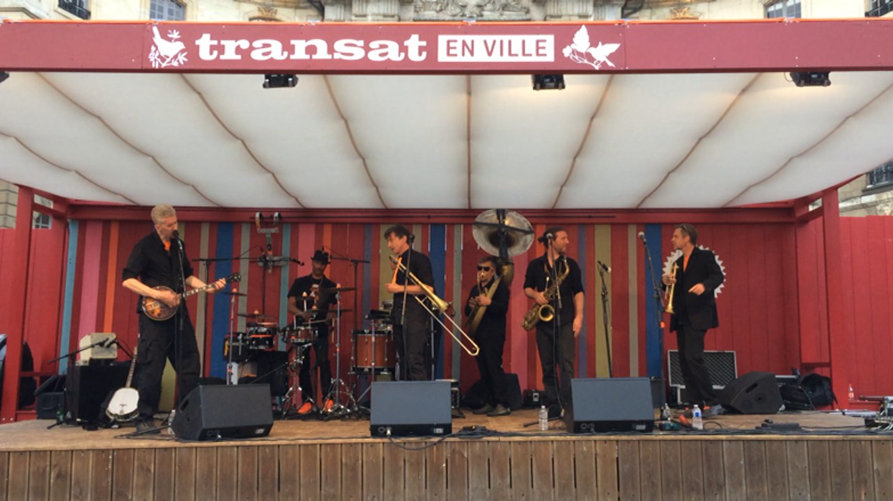 Ceux qui marchent debout à Transat en ville