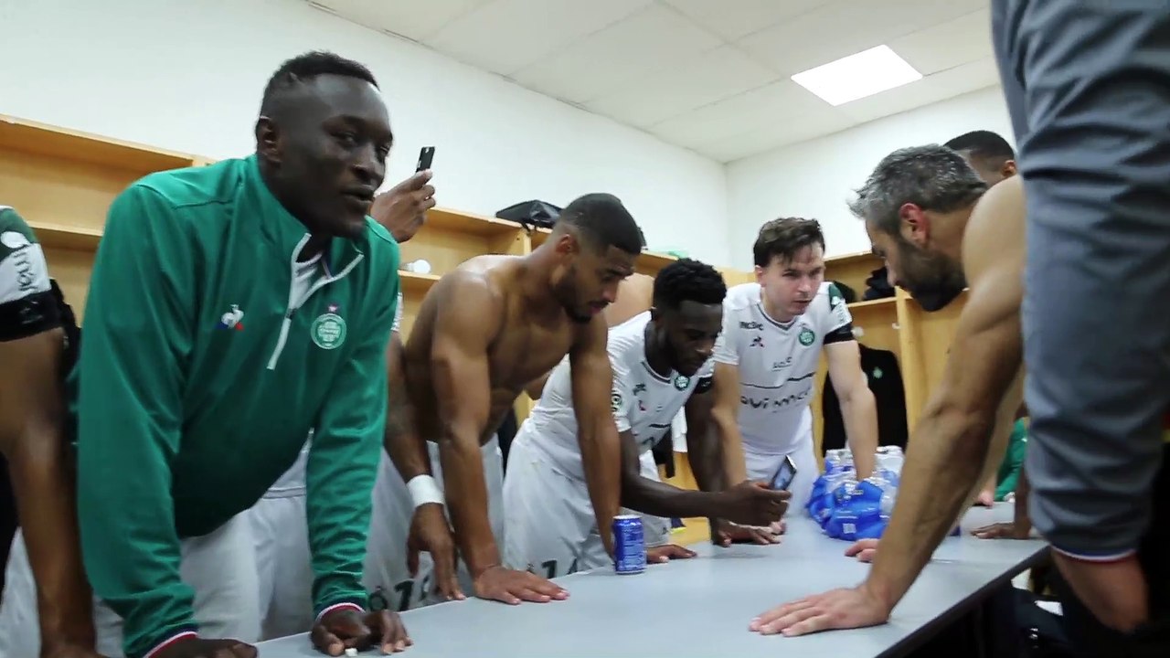 Les Verts fêtent leur victoire à Caen en chanson