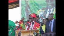 El presidente de Zimbabue, Robert Mugabe, mantiene su campaña para las elecciones de 2018