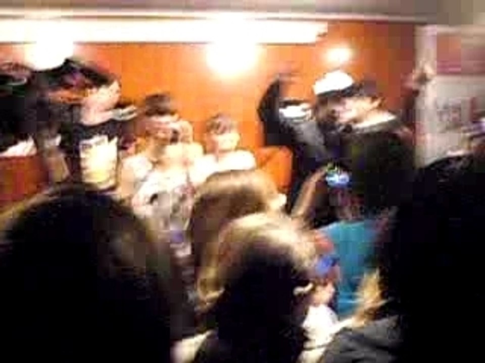 Yelle ShowCase Fnac Nîmes Tecktonik (mdr)