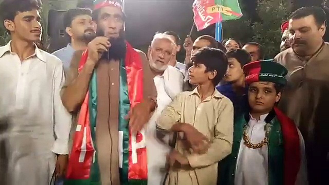 Nawaz Sharif Chor, Dakoo Aor Qatil Hai, Baba Jee Blasts At Nawaz Sharif