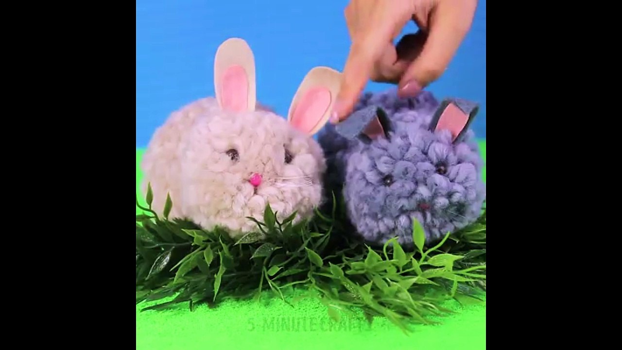 DIY pom pom bunnies