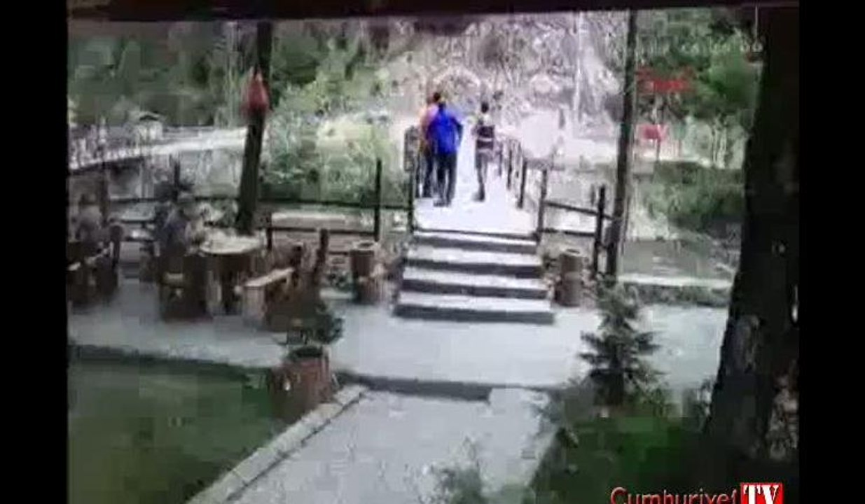 Trabzon'da korku dolu anlar: Dev kayadan işte böyle kaçtılar