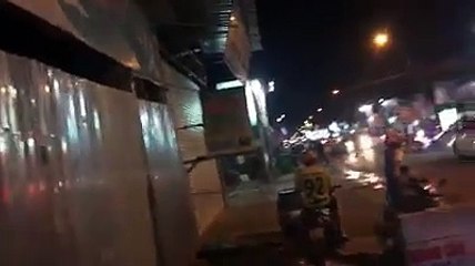 Hàng chục đối tượng dùng dao, kiếm hỗn chiến kinh hoàng trước hiệu cầm đồ ở Đồng Nai