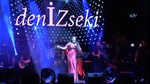 Ünlü Şarkıcı Deniz Seki, Girne'de Konser Verdi