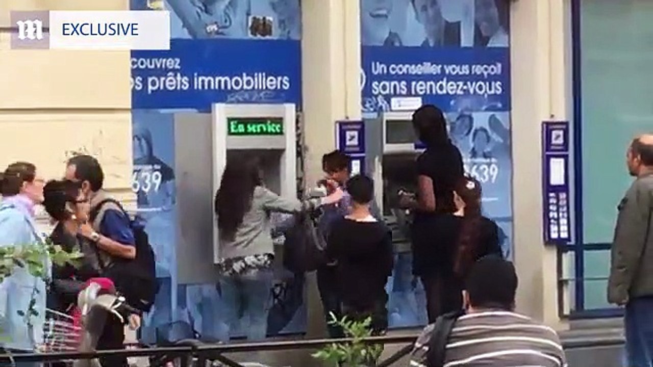 Utiliser un rat mort pour voler des passants au distributeur de billets