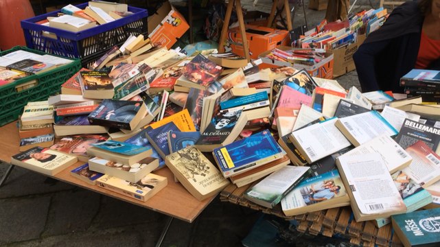 Le marché aux livres et aux vieux papiers à la Haute-Ville