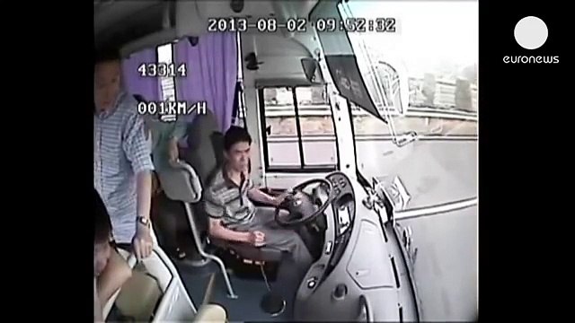 Accident de bus en Chine images chocs filmées par une caméra de surveillance