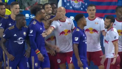 Kaká é expulso por brincadeira em derrota do Orlando na MLS