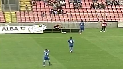 NK Čelik - FK Radnik B. / Šišić nezgodno pao preko reklame