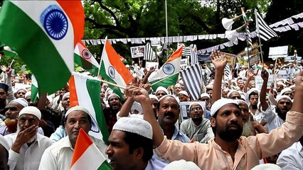 Indianos protestam contra morte de 64 crianças em hospital