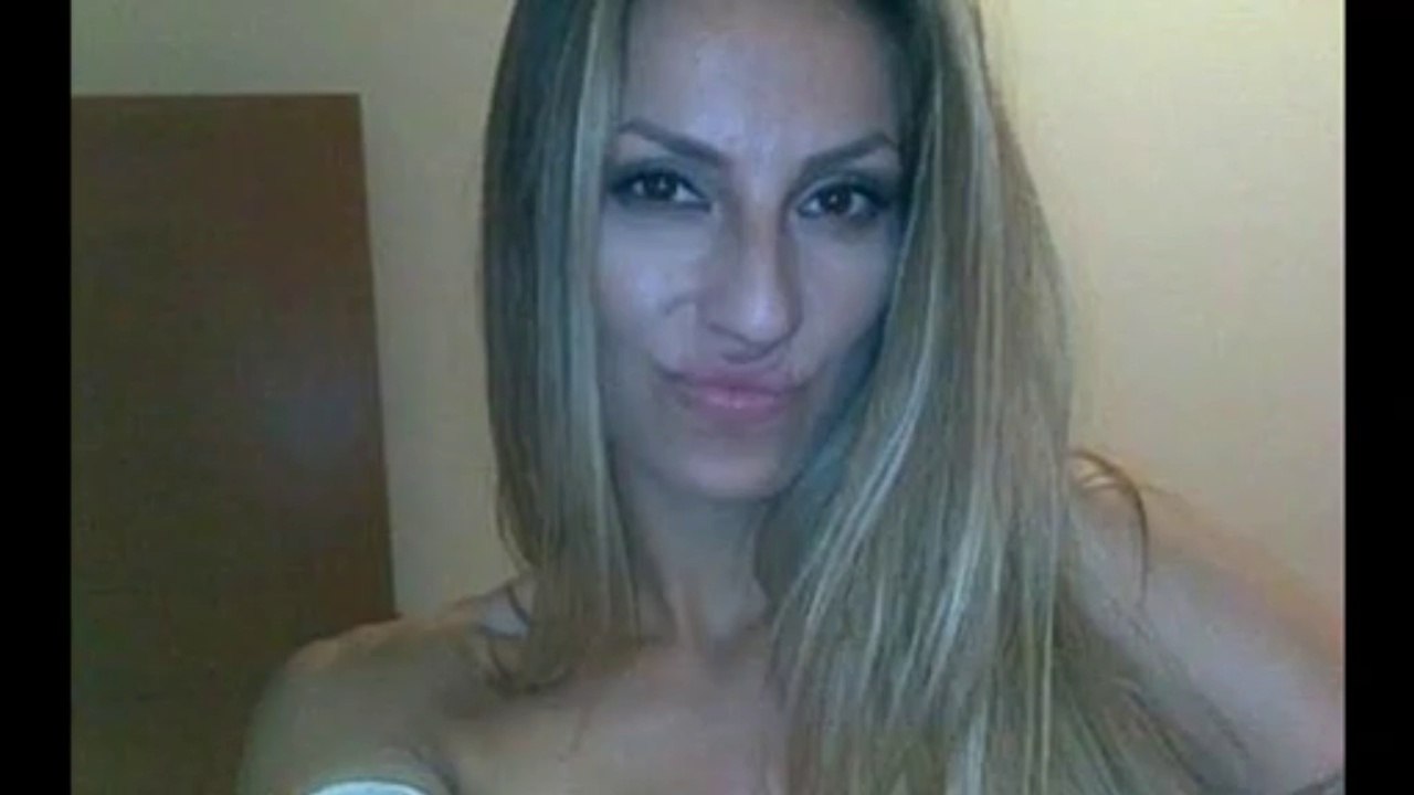 RAJ ZA MUŠKE OČI: FOTOGRAFIJE GOLE RADE MANOJLOVIĆ OSVANULE NA INTERNETU!