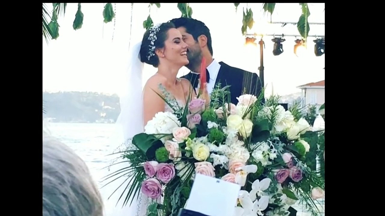 Fahriye Evcen ve Burak Özçivit muradına erdi ( düğün töreninden ilk görüntüler )