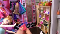 Elsa and Anna toddlers at Barbies boutique- new dresses, accessories and customized clothes