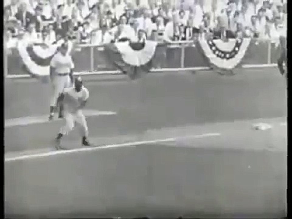 Jackie Robinson Steals Home