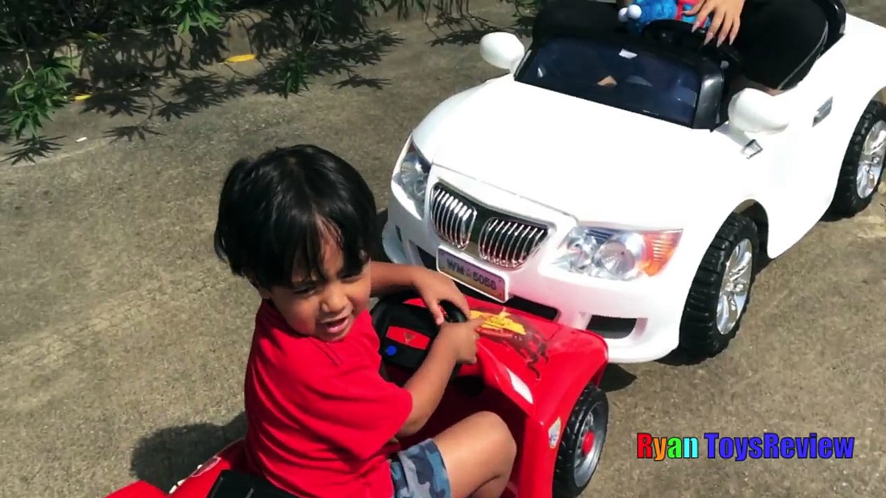 Disney Cars Lightning McQueen POWER WHEELS CAR RACE Cookie Monster Kids Video egg surprise toys