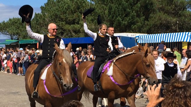 Fête des Bruyères. À la fin de défilé, Kastel-Koz