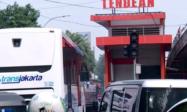 Transjakarta Koridor 13 Berlakukan Tarif Normal Rp 3.500