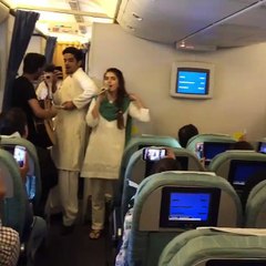 Momina makes surprise appearance on flight to sing patriotic songs