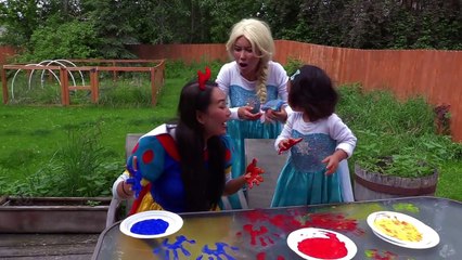 Learn COLORS with Snow White Baby fingerpaint handprints & Frozen Elsa