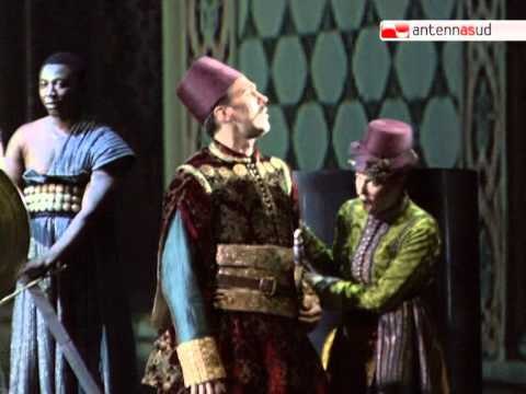 TG 07.03.11 Sfarzo e polemiche per la Salome politica di Sgarbi al Petruzzelli