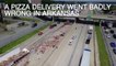 Accident de pizza pepperoni sur l'autoroute : un camion se retourne et déverse des centaines de pizzas