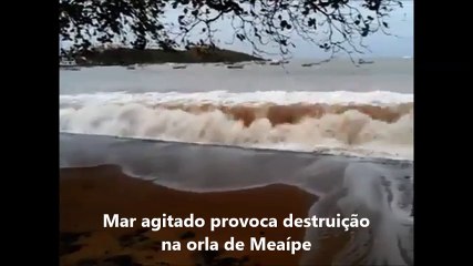 Mar agitado provoca destruição na orla de Meaípe