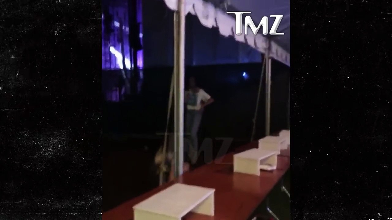 Nouveau scandale !!! Malia Obama s'est déchaînée, envoûtée par la musique. Elle va même jusqu'à coucher...