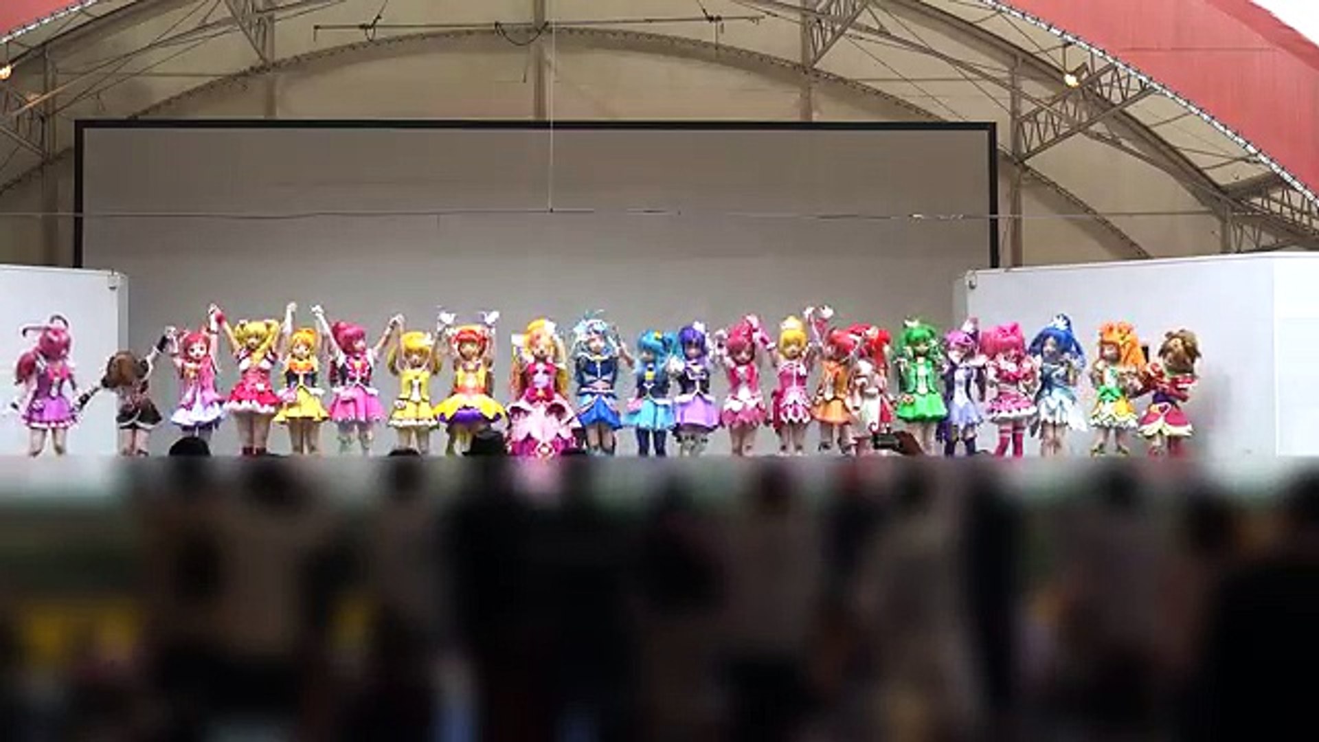 かしいかえん プリキュアオールスターズショー 司会のお姉さんに面白いポーズさせられるプリキュアたち 動画 Dailymotion