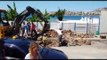 Ora News - Ujërat e zeza përfundojnë në det, plazhi i Sarandës braktiset
