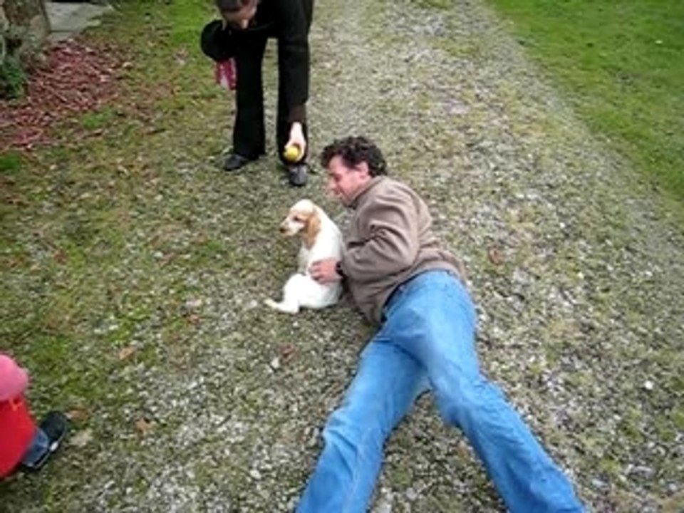 luc_et_celine_jouent_avec_leur_chien