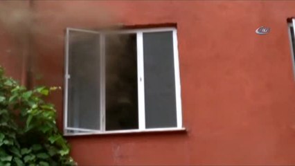 Yangında Mahsur Kalan Kızı İtfaiye Ekipleri Kurtardı.