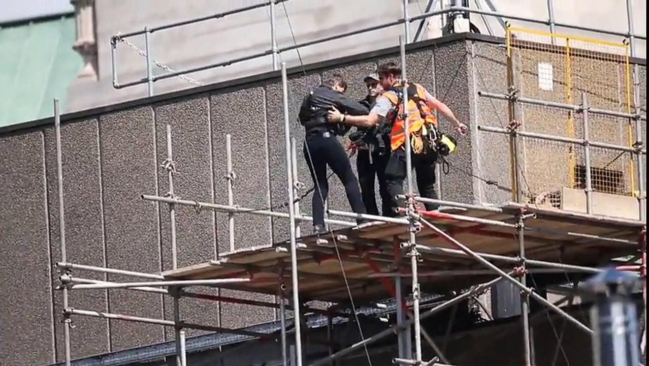 Tom Cruise percute le mure lors d'une cascade du tournage de "Mission Impossible 6" !