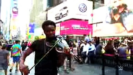 Shinsuke Nakamura's theme performed by Lee England Jr. in the middle of Times Square