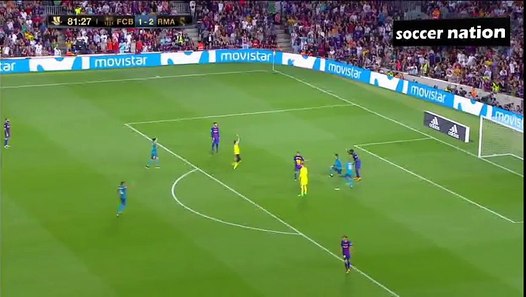 Cristiano Ronaldo prend un carton pour simulation et il ...
